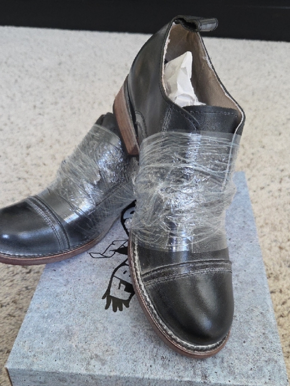 Freebird by Steven | Women’s Mabel Oxfords in Black with Brown Trim, Size 8 - Picture 9 of 10